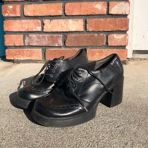 Vintage Mudd lace up chunky healed shoes